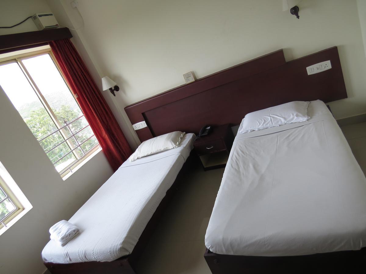 Lals Residency Hotel Adur Cameră foto