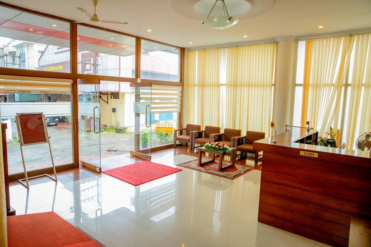 Lals Residency Hotel Adur Exterior foto