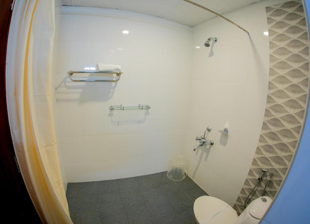Lals Residency Hotel Adur Exterior foto