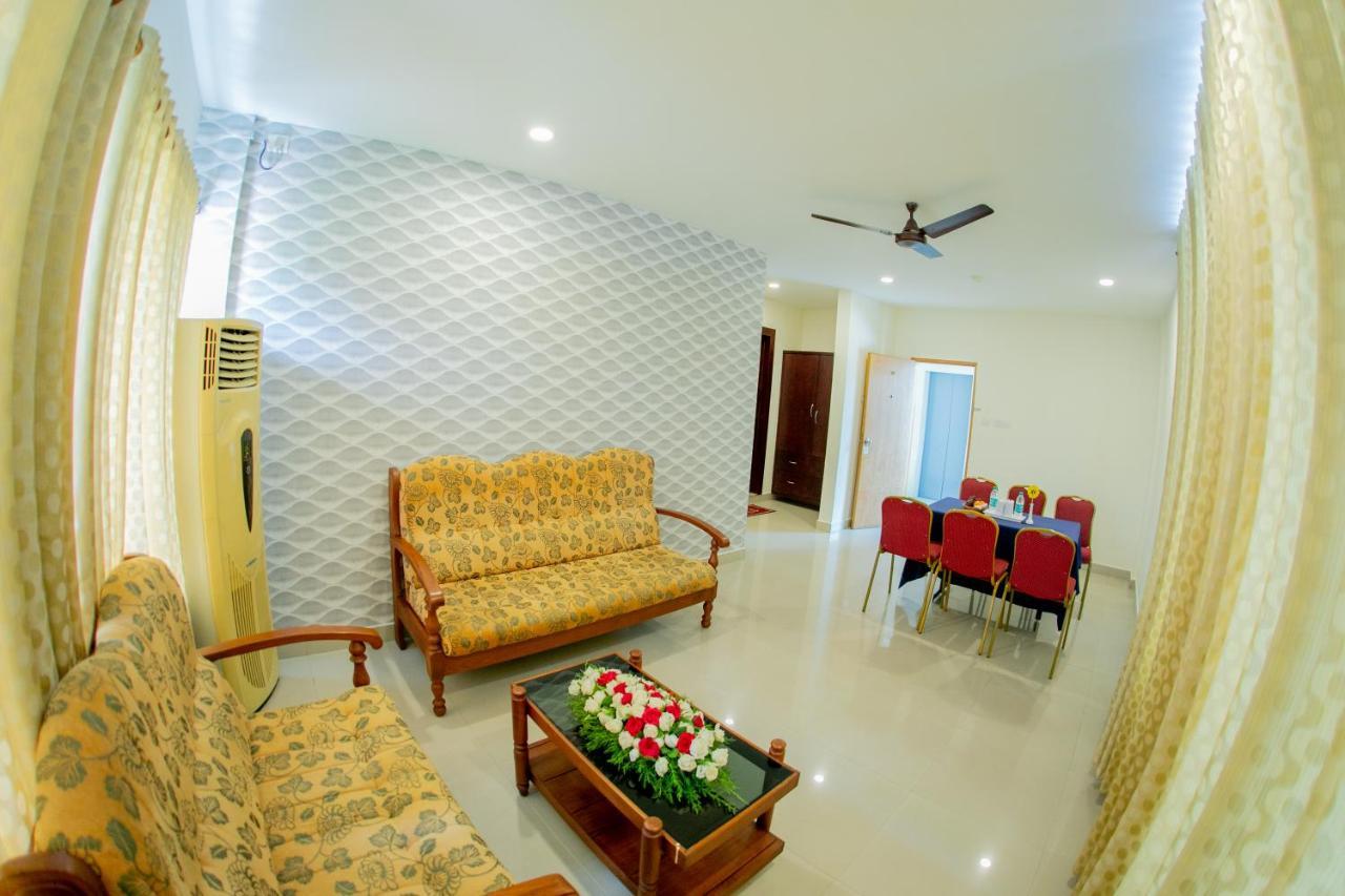 Lals Residency Hotel Adur Exterior foto